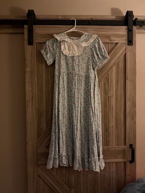 Girls' Colonial Floral Blue Dress with White Peter Pan Collar, Bonnet, & Apron